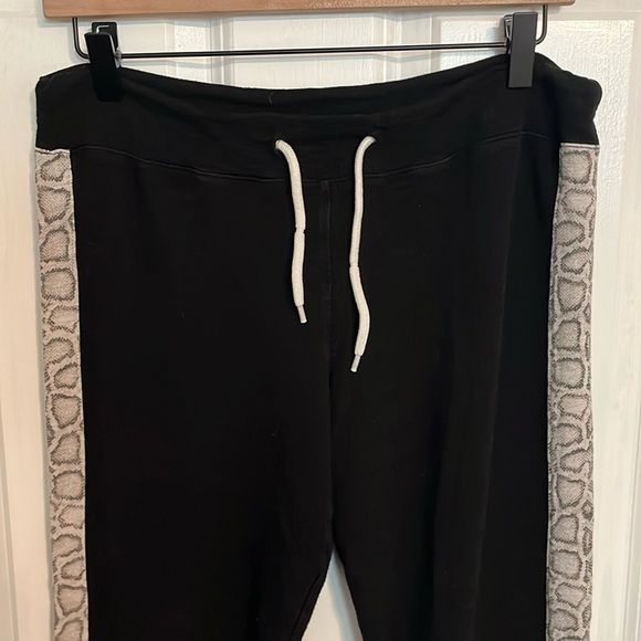 Monrow Lightweight Ribbed Joggers Size L - Picture 2 of 7